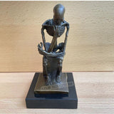 Statue en bronze squelette
