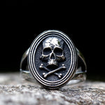 Bague pirate en acier Tête de mort